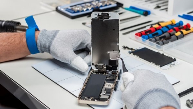 Reviving the Galaxy: Your Ultimate Guide to Repairing a Samsung Smartphone